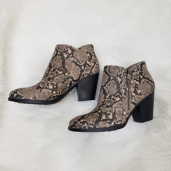 Baretraps New in box cacie snake print side zip booties woman's size 9 - Picture 2 of 9